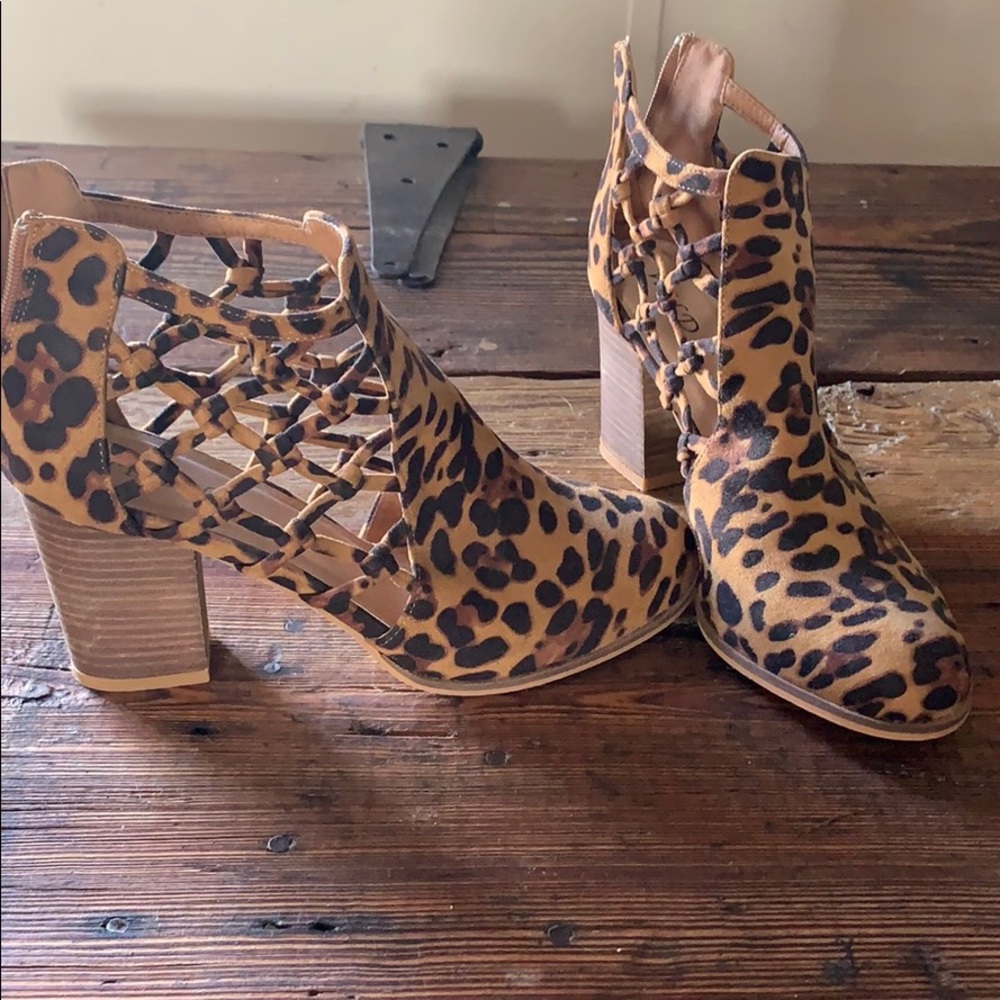 Adorable cheetah booties